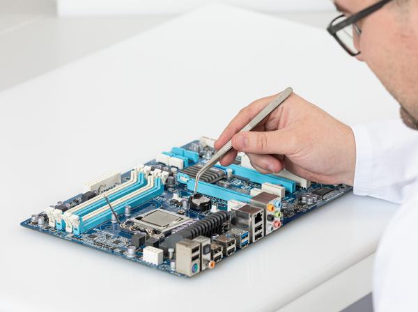 Murtfeldt: Nový člen rodiny originálních materiálů ״S״ plus+® white ESD